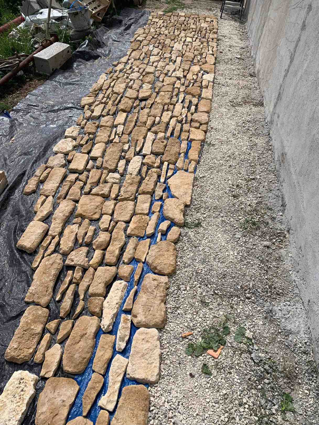 Mur en pierre – avant